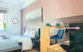 Well-Connected Apartment In Old Town Cracow